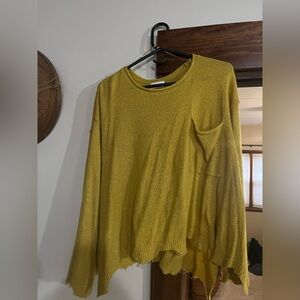 Pink Lilly Women’s Sweater Size M